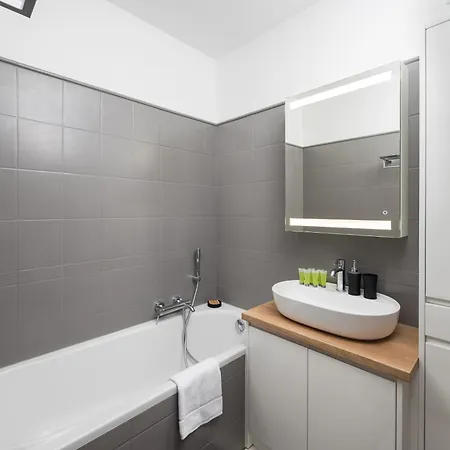 Burgaska 3-bedroom * Warszawa