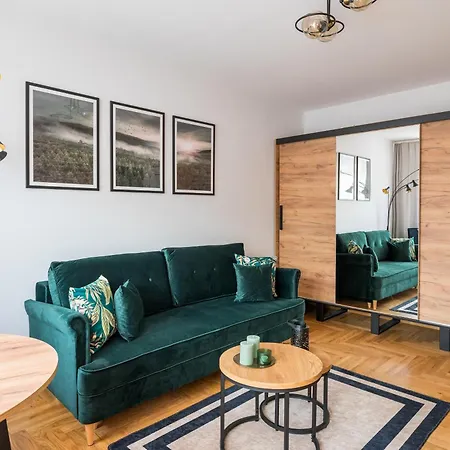 Burgaska 3-bedroom Apartment Warsaw